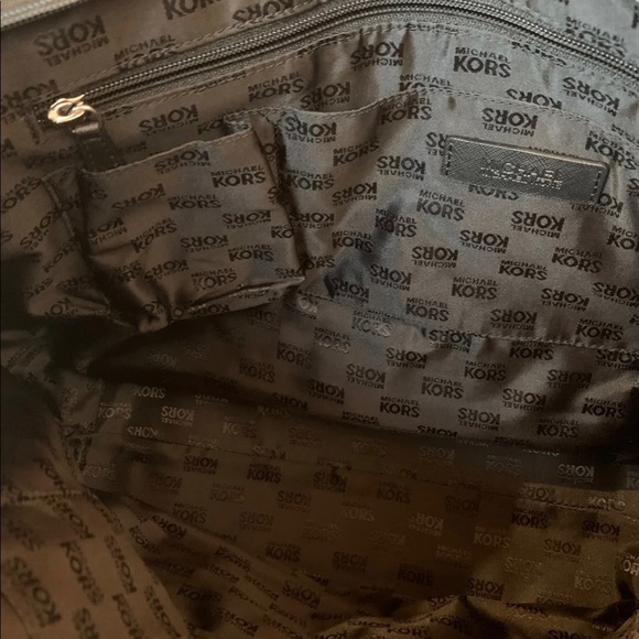 Michael Kors Large Tote - Picture 4 of 6